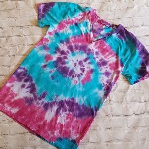Pink, Purple & Turquoise Spiral Tie Dye V-neck Tee